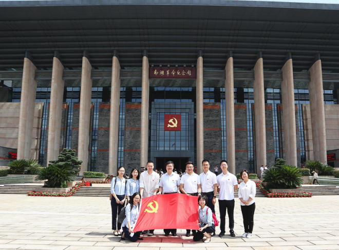 弘揚(yáng)紅船精神，傳承初心使命
